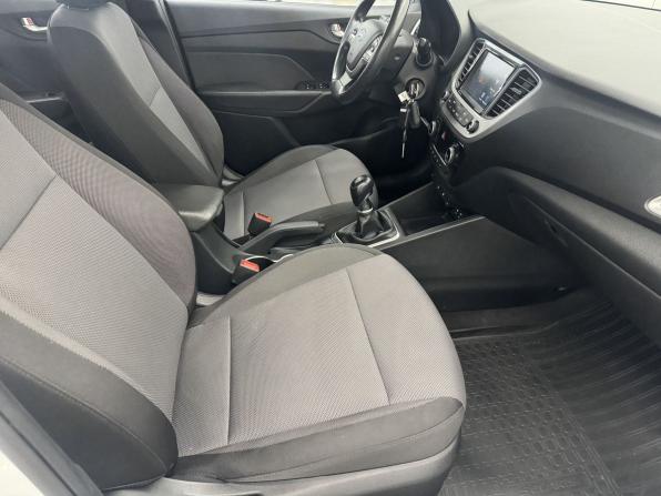 Hyundai Solaris II с пробегом 2017 года, цена 1 200 000 рублей, 96615 км, седан, Автокод Объявления