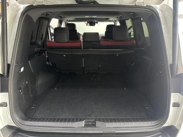 Toyota Land Cruiser 300 Series с пробегом 2022 года, цена 11 490 000 рублей, 15649 км, внедорожник, Автокод Объявления