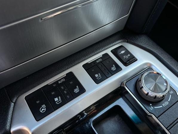 Toyota Land Cruiser 200 Series Рестайлинг 2 с пробегом 2016 года, цена 5 650 000 рублей, 172000 км, внедорожник, Автокод Объявления