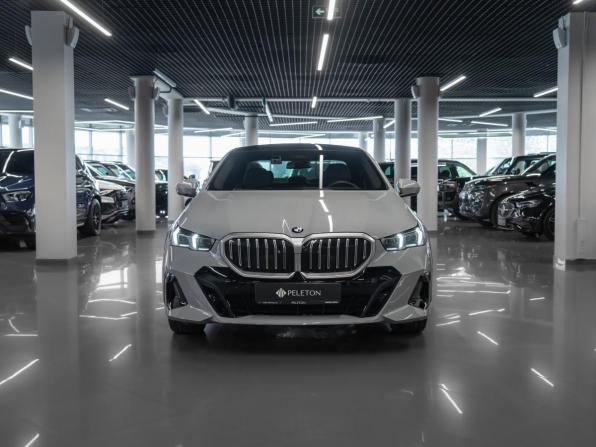 BMW 5 серии VIII (G60/G61/G68) с пробегом 2023 года, цена 7 950 000 рублей, 19500 км, седан, Автокод Объявления