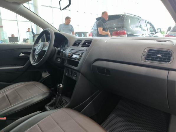 Volkswagen Polo V с пробегом 2015 года, цена 880 000 рублей, 99689 км, седан, Автокод Объявления