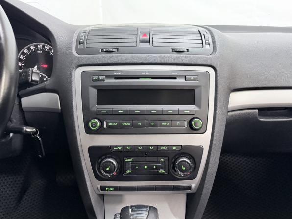 Skoda Octavia II (A5) Рестайлинг с пробегом 2012 года, цена 829 000 рублей, 208037 км, лифтбек, Автокод Объявления