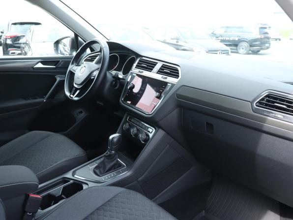 Volkswagen Tiguan II с пробегом 2018 года, цена 2 550 000 рублей, 112871 км, внедорожник, Автокод Объявления