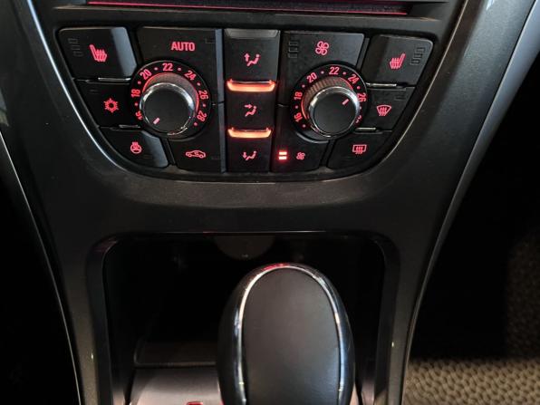 Opel Astra J Рестайлинг с пробегом 2014 года, цена 825 000 рублей, 113435 км, хэтчбек, Автокод Объявления