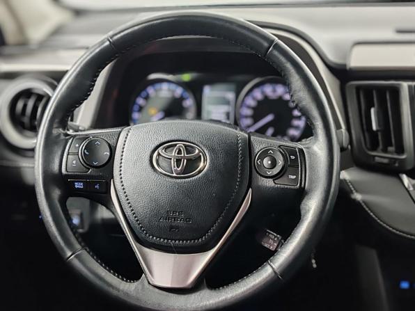 Toyota RAV4 IV (XA40) Рестайлинг с пробегом 2017 года, цена 2 199 000 рублей, 142774 км, внедорожник, Автокод Объявления