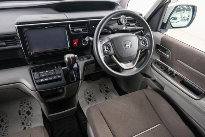Honda Stepwgn V с пробегом 2015 года, цена 1 749 000 рублей, 123000 км, минивэн, Автокод Объявления