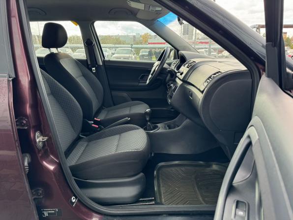 Skoda Fabia II Рестайлинг с пробегом 2010 года, цена 240 000 рублей, 176028 км, хэтчбек, Автокод Объявления