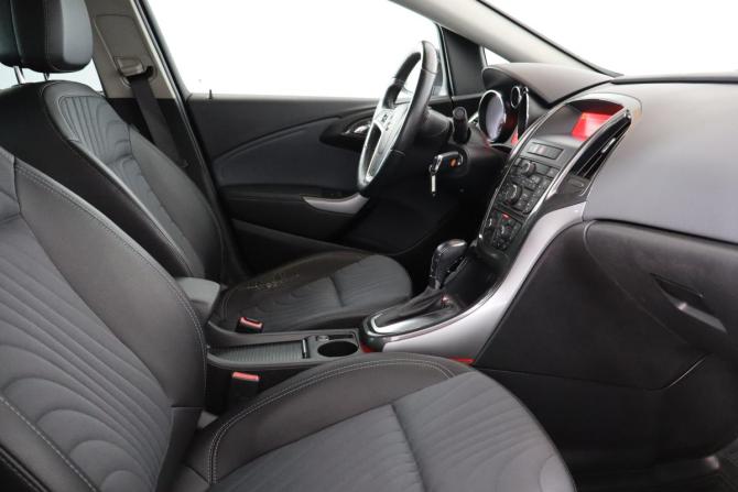 Opel Astra J Рестайлинг с пробегом 2013 года, цена 849 000 рублей, 157000 км, седан, Автокод Объявления