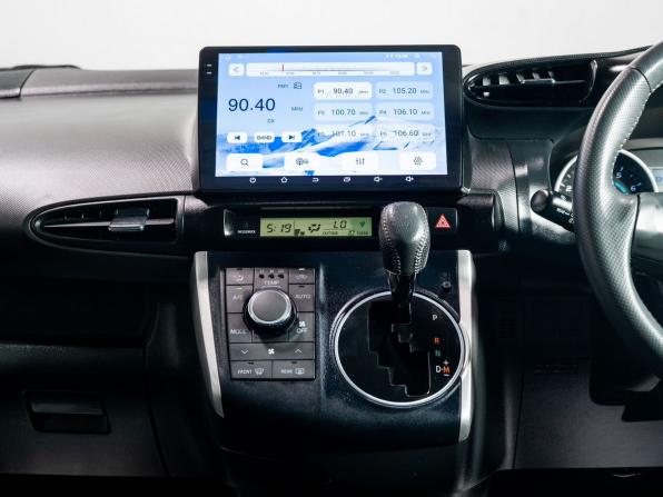Toyota Wish II с пробегом 2010 года, цена 1 525 000 рублей, 87000 км, минивэн, Автокод Объявления