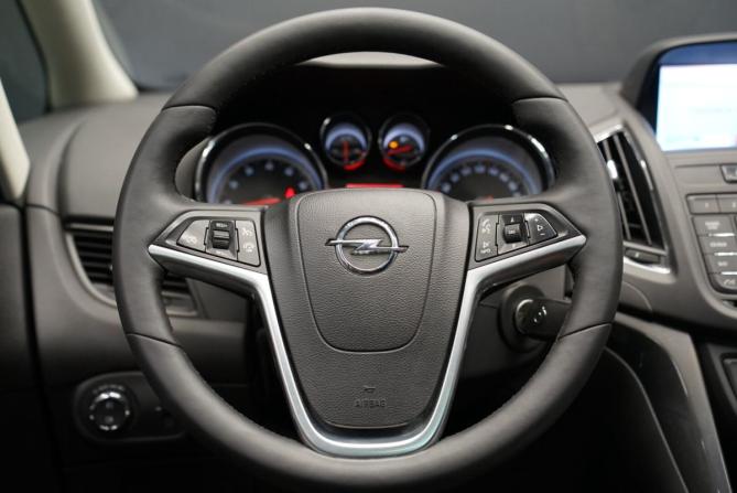 Opel Zafira C с пробегом 2013 года, цена 1 240 000 рублей, 225000 км, минивэн, Автокод Объявления