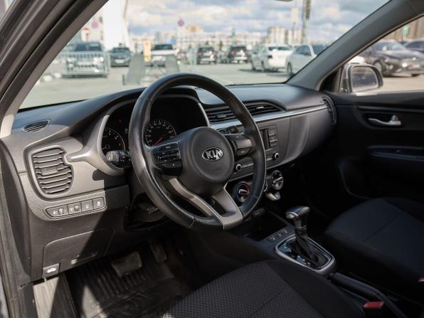 Kia Rio IV Рестайлинг с пробегом 2021 года, цена 1 663 000 рублей, 52100 км, хэтчбек, Автокод Объявления