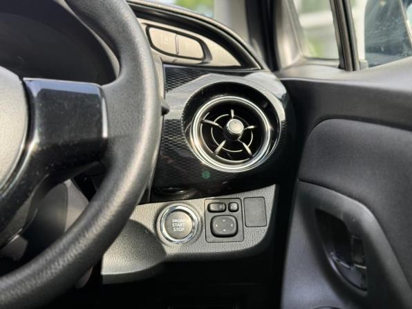 Toyota Vitz III (XP130) Рестайлинг 2 с пробегом 2019 года, цена 979 000 рублей, 108862 км, хэтчбек, Автокод Объявления