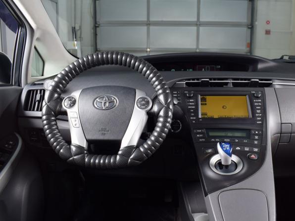 Toyota Prius III (XW30) с пробегом 2009 года, цена 1 114 995 рублей, 284190 км, лифтбек, Автокод Объявления