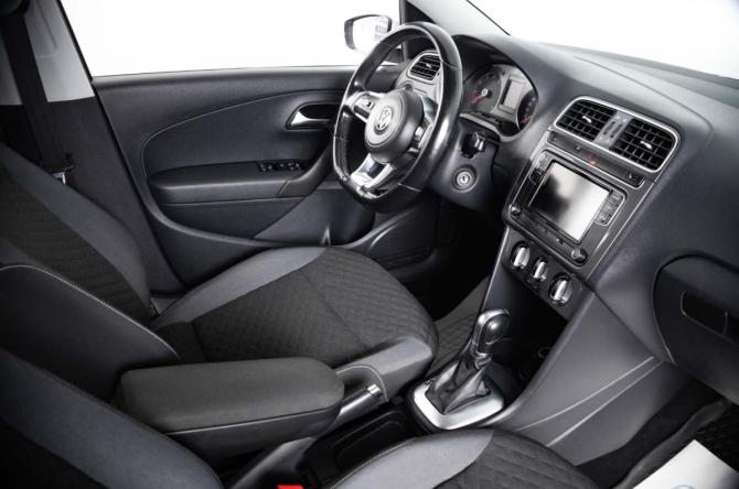 Volkswagen Polo V Рестайлинг с пробегом 2018 года, цена 1 359 000 рублей, 90226 км, седан, Автокод Объявления