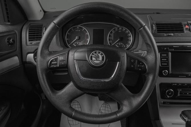 Skoda Octavia II (A5) Рестайлинг с пробегом 2012 года, цена 879 000 рублей, 172000 км, лифтбек, Автокод Объявления