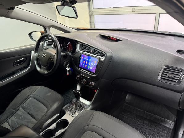 Kia Ceed II Рестайлинг с пробегом 2017 года, цена 1 450 000 рублей, 92185 км, универсал, Автокод Объявления