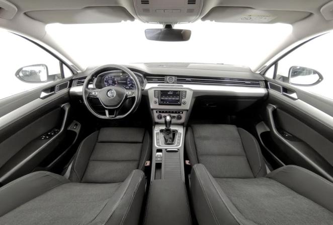 Volkswagen Passat B8 с пробегом 2017 года, цена 1 580 000 рублей, 279300 км, седан, Автокод Объявления