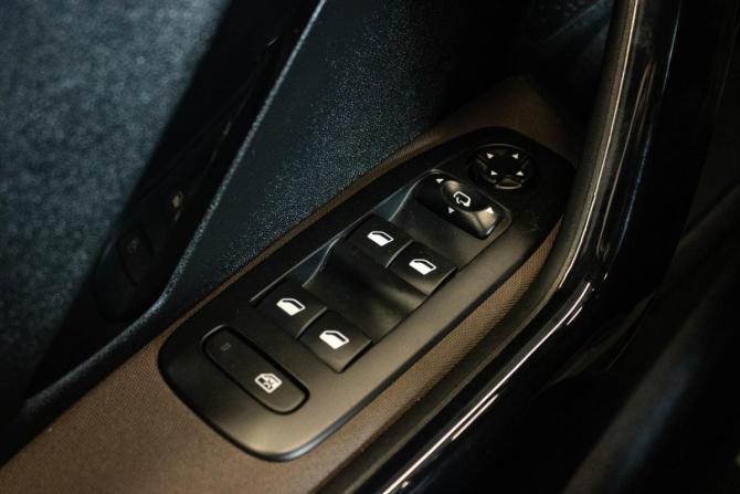 Peugeot 2008 I с пробегом 2014 года, цена 900 000 рублей, 87314 км, внедорожник, Автокод Объявления