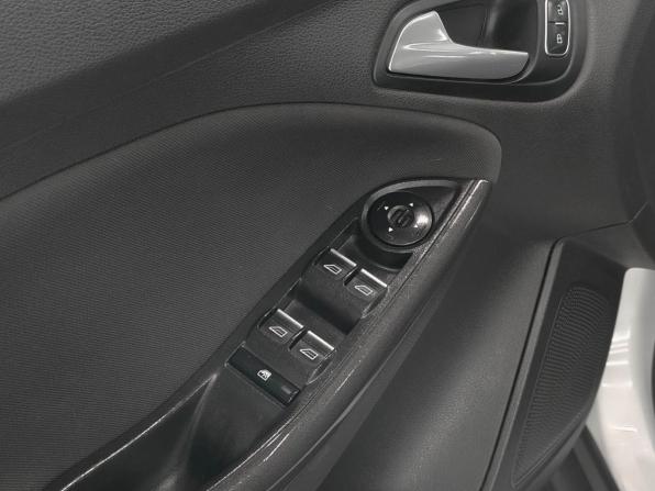 Ford Focus III Рестайлинг с пробегом 2015 года, цена 940 000 рублей, 133071 км, хэтчбек, Автокод Объявления