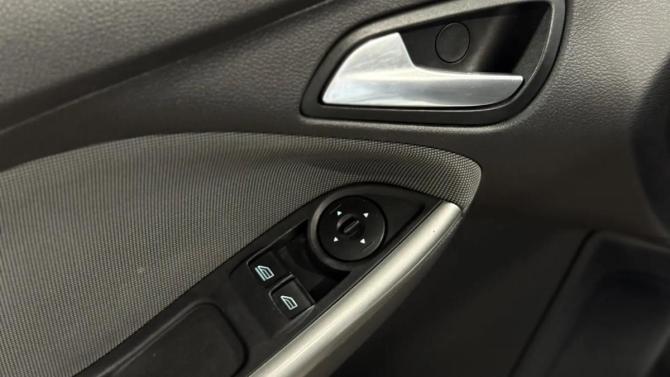 Ford Focus III с пробегом 2012 года, цена 590 000 рублей, 204800 км, хэтчбек, Автокод Объявления