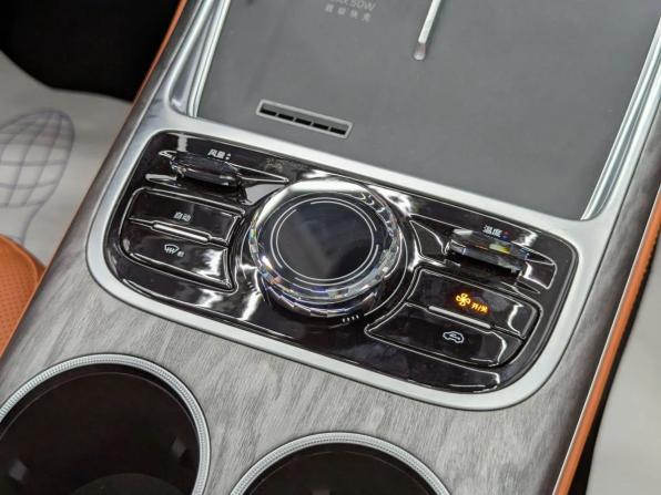 Новый Geely Galaxy M7 2026 года, цена 3 699 000 рублей, внедорожник, Автокод Объявления