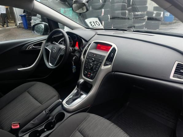 Opel Astra J с пробегом 2011 года, цена 679 000 рублей, 193000 км, хэтчбек, Автокод Объявления