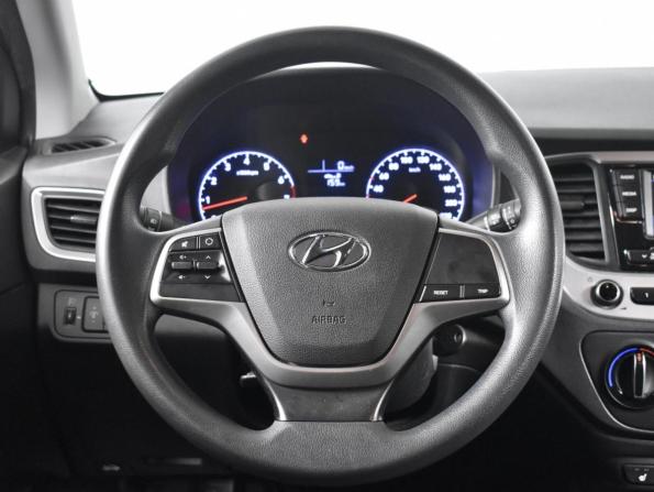 Hyundai Solaris II с пробегом 2017 года, цена 1 040 100 рублей, 90010 км, седан, Автокод Объявления