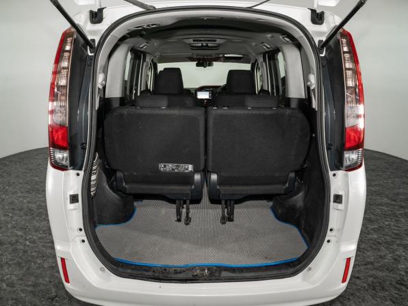 Toyota Noah III (R80) с пробегом 2015 года, цена 1 700 000 рублей, 205710 км, минивэн, Автокод Объявления