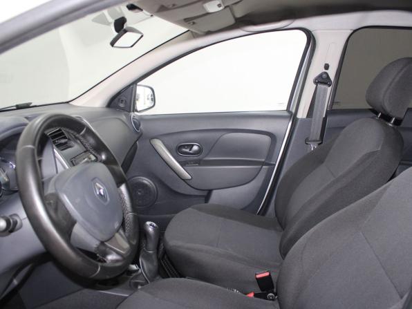 Renault Logan II с пробегом 2016 года, цена 749 900 рублей, 178944 км, седан, Автокод Объявления