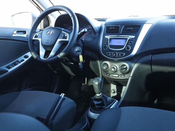 Hyundai Solaris I с пробегом 2013 года, цена 849 000 рублей, 127300 км, седан, Автокод Объявления