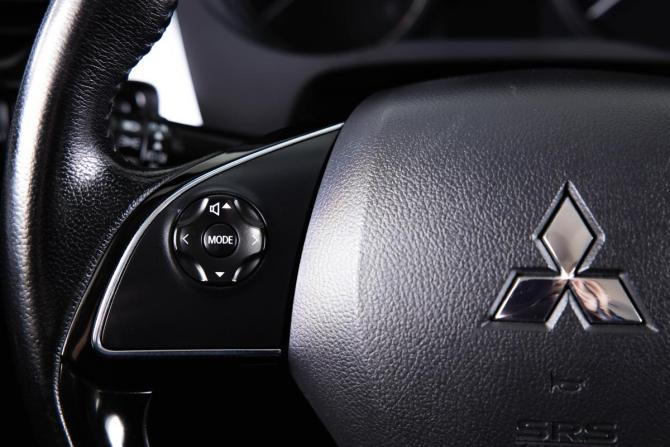Mitsubishi Outlander III Рестайлинг 2 с пробегом 2017 года, цена 1 959 000 рублей, 182000 км, внедорожник, Автокод Объявления
