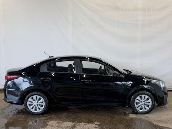 Kia Rio IV Рестайлинг с пробегом 2021 года, цена 1 820 000 рублей, 53049 км, седан, Автокод Объявления
