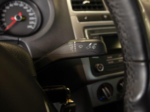Volkswagen Polo V Рестайлинг с пробегом 2019 года, цена 1 430 000 рублей, 77979 км, седан, Автокод Объявления