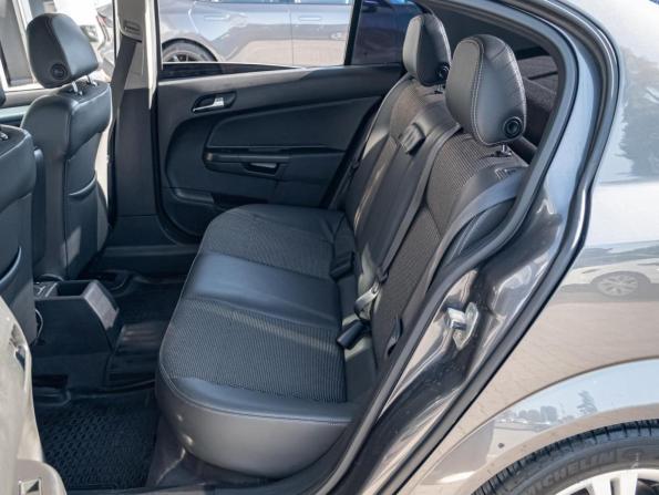 Opel Astra H Рестайлинг с пробегом 2012 года, цена 780 000 рублей, 179268 км, седан, Автокод Объявления