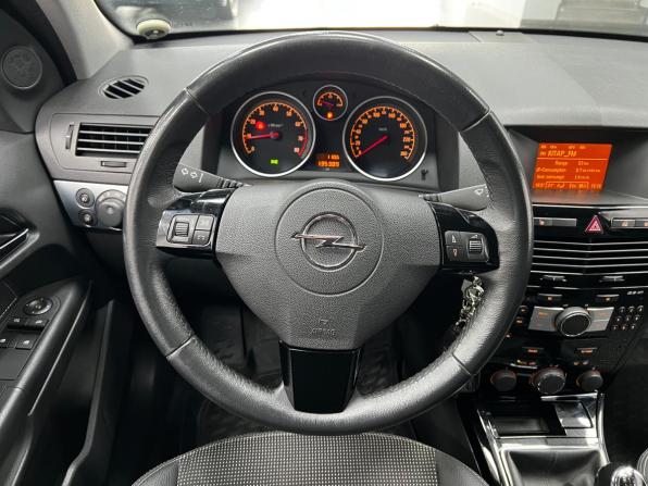 Opel Astra H Рестайлинг с пробегом 2011 года, цена 650 000 рублей, 135363 км, хэтчбек, Автокод Объявления