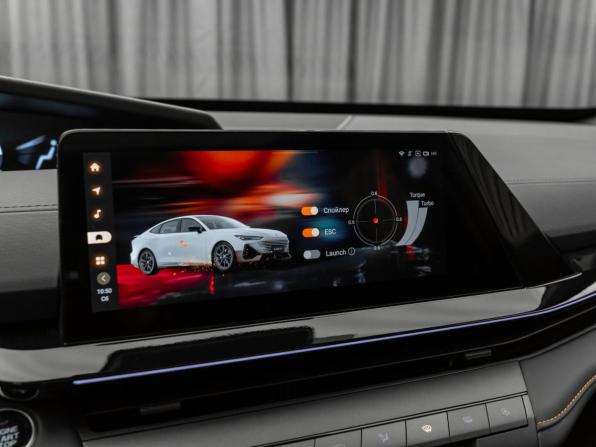 Changan UNI-V I с пробегом 2024 года, цена 2 390 000 рублей, 24251 км, лифтбек, Автокод Объявления
