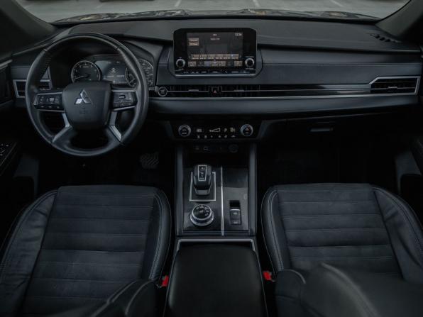 Mitsubishi Outlander IV с пробегом 2022 года, цена 3 699 000 рублей, 53000 км, внедорожник, Автокод Объявления