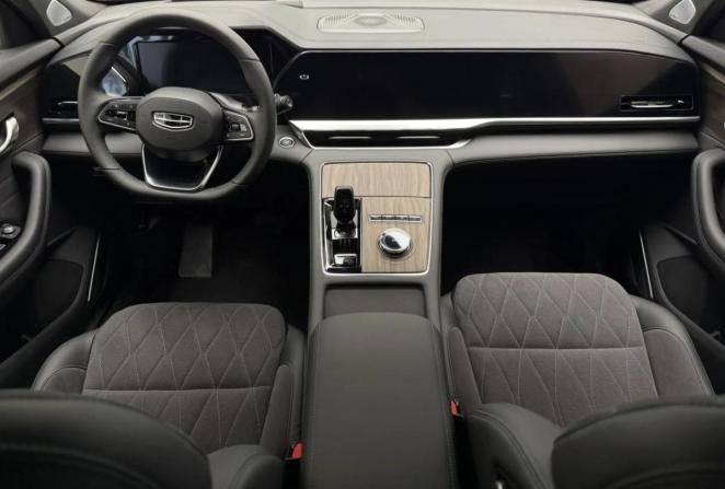 Новый Geely Monjaro I Рестайлинг 2026 года, цена 4 599 990 рублей, внедорожник, Автокод Объявления