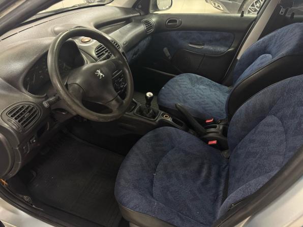 Peugeot 206 с пробегом 2001 года, цена 190 000 рублей, 215574 км, хэтчбек, Автокод Объявления
