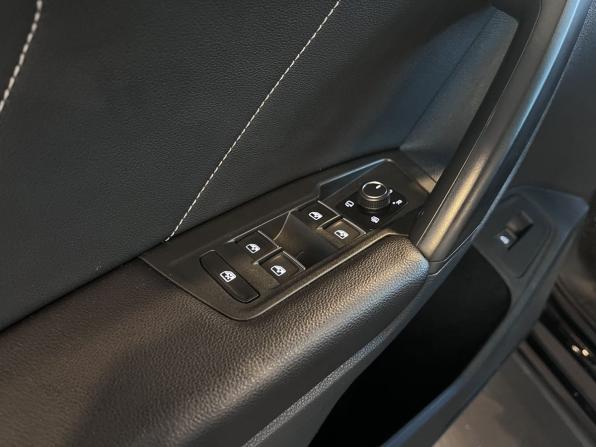 Volkswagen Tiguan II Рестайлинг с пробегом 2021 года, цена 3 080 000 рублей, 141957 км, внедорожник, Автокод Объявления