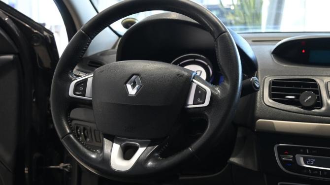 Renault Fluence I с пробегом 2012 года, цена 680 000 рублей, 220900 км, седан, Автокод Объявления