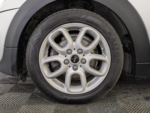 Mini Hatch III (F55/F56) Рестайлинг с пробегом 2018 года, цена 1 800 000 рублей, 73661 км, хэтчбек, Автокод Объявления
