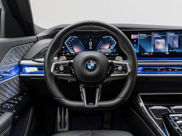BMW 7 серии VII (G70) с пробегом 2023 года, цена 12 990 000 рублей, 21085 км, седан, Автокод Объявления