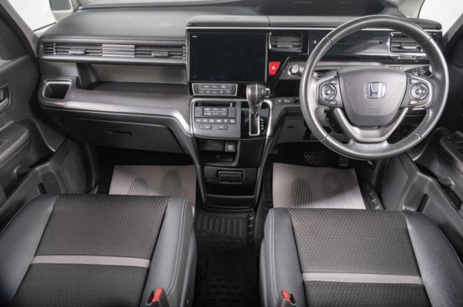 Honda Stepwgn V Рестайлинг с пробегом 2018 года, цена 2 599 000 рублей, 121000 км, минивэн, Автокод Объявления