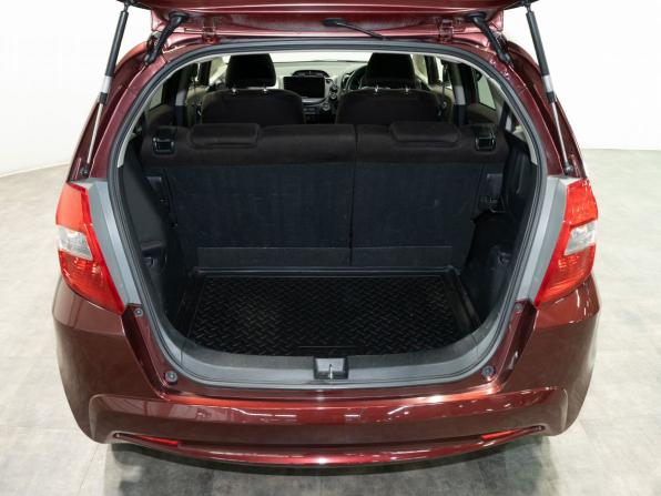 Honda Fit II с пробегом 2012 года, цена 900 000 рублей, 91800 км, хэтчбек, Автокод Объявления