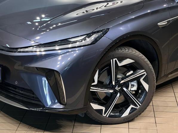 Rising Auto R7 с пробегом 2022 года, цена 3 350 000 рублей, 14500 км, внедорожник, Автокод Объявления