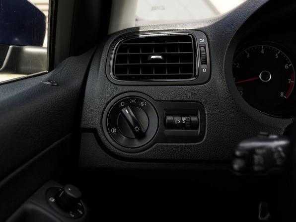Volkswagen Polo V Рестайлинг с пробегом 2019 года, цена 1 194 000 рублей, 98853 км, седан, Автокод Объявления