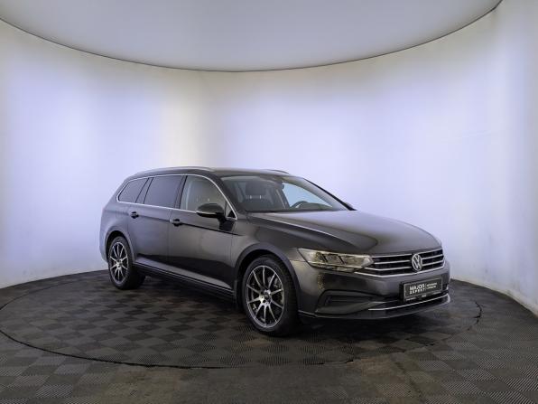Volkswagen Passat B8 Рестайлинг с пробегом 2021 года, цена 2 400 000 рублей, 119320 км, универсал, Автокод Объявления