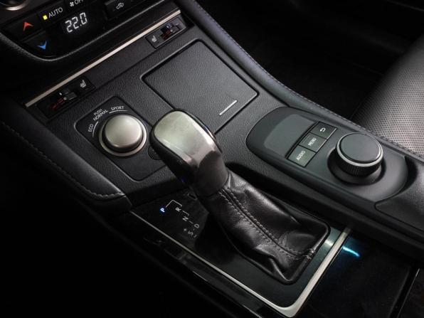 Lexus ES VI Рестайлинг с пробегом 2016 года, цена 1 961 000 рублей, 372913 км, седан, Автокод Объявления