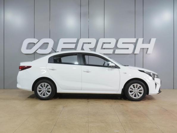 Kia Rio IV Рестайлинг с пробегом 2020 года, цена 1 509 000 рублей, 63541 км, седан, Автокод Объявления